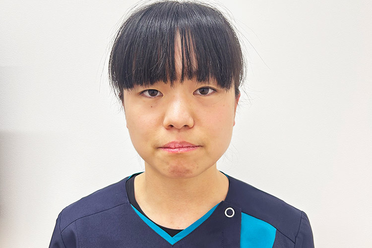 歯科医師 中園 真衣